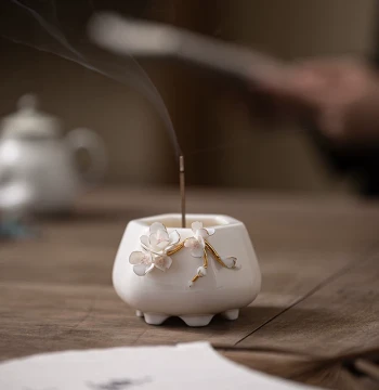 Creative Ceramic Lotus Stick Incense Holder, Hand-Sculpted Flower Small Incense Burner for Home Indoor Aromatherapy