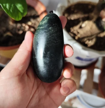 Hetian Jade Green Jade Raw Stone 137g Hand Piece, Xinjiang Hetian Jade Natural Jade