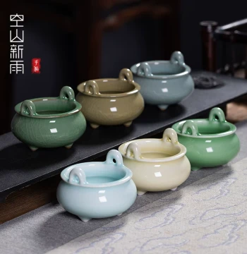 Kongshan Xinyu Retro Longquan Celadon Three-Legged Incense Burner, Small Ceramic Home Aromatherapy and Buddhist Worship Tea Ceremony Ornament