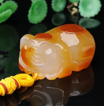 Grade A Chalcedony Hand Piece, Agate Pig Ornament, Full of Blessings Display Item for Hand Play, Includes Certificate