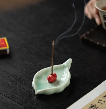 Red Bean Lovesick Creative Ceramic Stick Incense Holder Base, Home Indoor Sandalwood Agarwood Incense Insert Device, Mini Aromatherapy Burner Small Ornament