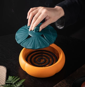 Persimmon Good Fortune Large Ceramic Mosquito Coil Burner, Household Indoor Mosquito Coil Tray, Safe and Fire-Resistant with Lid, Creative Aromatherapy Stove