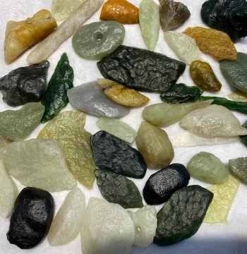 Hetian Jade Gobi Rough Stone Raw Material Seed Stone Ximu River-Worn Jade Xiuyan Jade Pendants Hand Pieces Bracelets Ornaments