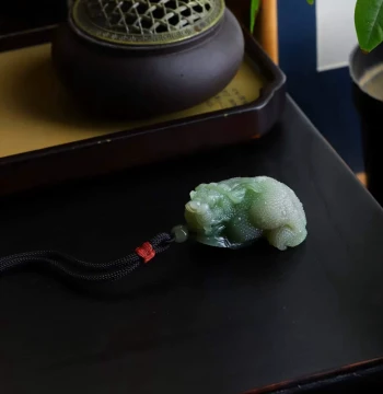 Natural Xinjiang Hetian Jade Factory Store Qinghai Old Material Green-White Craftsmanship Jade Pixiu Hand Piece