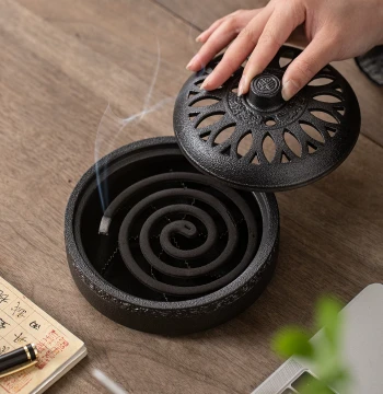 Ceramic Large Mosquito Coil Burner Home Fireproof with Lid Mosquito Coil Box Tray Indoor Incense Igniter Retro Aromatherapy Burner Ornament