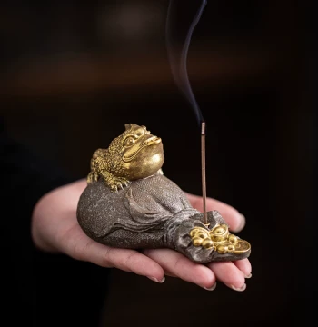 Fortune Toad Ceramic Incense Burner with Stick Holder for Home Indoor Use, Zen Tea Table Desktop Aromatherapy Ornament