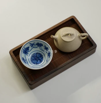 Xiao Qing Tea Affairs | Source Single-Serve Walnut Wood Small Solid Wood Tea Tray, Portable Tea Table with Water Reservoir