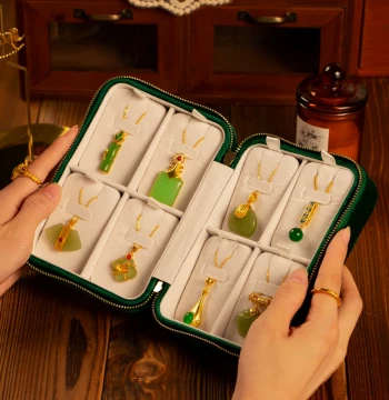 SPMC Premium Jade and Emerald Pendant Storage Box - Velvet Necklace Jewelry Case with Exquisite Design