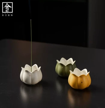 Chinese Style Ceramic Incense Holder Home Indoor Aromatherapy Burner Incense Ceremony Sandalwood Stick Incense Burner Creative Desktop Incense Ornament