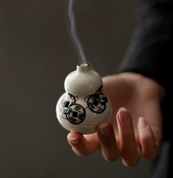 Ceramic Mini Coil Incense Burner, Zen Fortune and Prosperity Small Aromatherapy Burner for Home Indoor Use, Sandalwood, Agarwood, Tea Ceremony Fuming, and Small Ornament