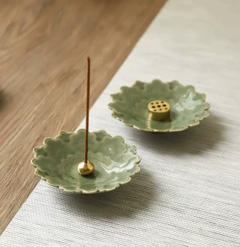 Celadon Relief Incense Holder for Stick Incense, Ceramic Zen Incense Burner, Home Decor, Sandalwood and Agarwood Burner, Base for Household Incense Fuming