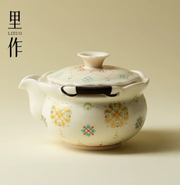 Lizuo New Chinese Style Baoxiang Pattern Hand-Grip Teapot, High-Aesthetic Ceramic Brewing Pot, Non-Heat-Transfer Handmade Bottle-Shaped Tea Ware