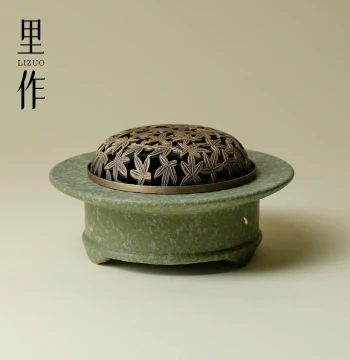 Lizuo Ceramic Incense Burner for Sandalwood and Agarwood, Seal Script Incense Burner in Traditional Chinese Green, Tea Ceremony Accessory, Coil Incense Burner