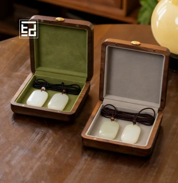 Pendant Box Solid Wood Storage for Jadeite Gemstone Gold Small Portable Case