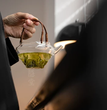 Guiyintang Heat-Resistant Glass Handwoven Rattan Handle Brewing Bowl, Vintage Cold Brew Teapot for Home, Fair Cup, Tea Server