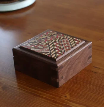 High-End Rosewood Shell Bracelet Box for Jade and Gemstone Collections, Chinese Style Jewelry and Necklace Storage Gift