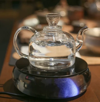 Yijiu Tea House Handmade Heat-Resistant Glass Water Boiling and Tea Brewing Pot, 600ml Glass Kettle Special for Electric Ceramic Stove