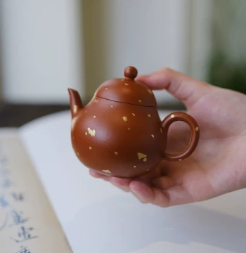 Xiaoqian Shanfang Gilded Pear-Shaped Yixing Zisha Teapot - Raw Cinnabar Clay Traditional Handmade Pot