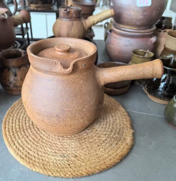 Large Sand Pot Handmade Wood-Fired 1200ml Traditional Old-Style Tea Kettle Earthenware High-Temperature Porridge Cooking Long Handle with Lid High Heat Resistant