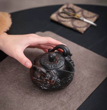 Vintage Flying Dragon Hand-Grip Teapot, Home Chinese Handmade Relief Carved Jianshui Purple Pottery Teapot, Ceramic Kung Fu Tea Set Brewing Pot