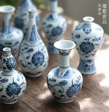 Jingdezhen Ceramic Handcrafted Small Vase, Hand-Painted Blue and White Chinese Style Flower Arrangement Ornament for Homestay and Tea Space Decor