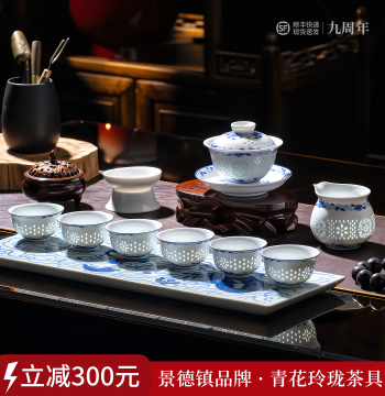 Jingdezhen Ceramic Kung Fu Tea Set Blue and White Exquisite Porcelain Gaiwan Tea Set Home Office Brewing Gift Box