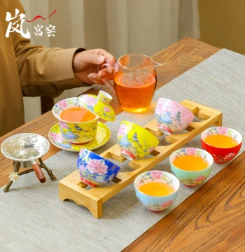 Premium Exquisite Tea Set for Home and Office, Elegant Ladies' Gaiwan Kung Fu Teacups, Ceramic Enamel Light Luxury Style