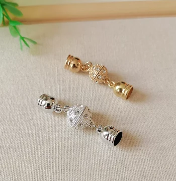 Rhinestone Magnetic Clasp Scarf Buckle Scarf Connector Small Square Scarf Neck Scarf Fashion Magnetic Buckle Versatile Jewelry Accessories