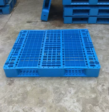 121 Grid Plastic Pallet with Three-Runner Design, Warehouse Logistics Pallet, Forklift Skid, Moisture-Proof Board