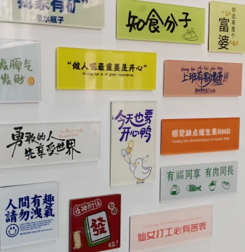Creative Cute Character Sign Refrigerator Magnet, Magnetic Sticker, Acrylic Personalized Blessing Magnetic Decoration