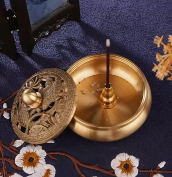 Chinese Style Indoor Double Fish Incense Burner Retro Lidded Flat Bottom Mini Brass Sandalwood Burner Offering Incense Holder Aromatherapy Burner Ornament