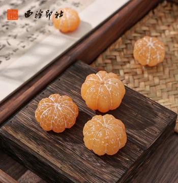 Xiling Seal Art Society 'Great Luck and Great Profit' Paperweight, Natural Golden Tianhuang Orange Carving, Unique Hand-Engraved Creative Ornament for Calligraphy Brushes, Traditional Four Treasures of the Study, Handheld Craft Gift
