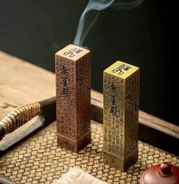Zen Style Vertical Incense Burner, Hollow Stick Incense Holder, Heart Sutra Reclining Incense Burner for Agarwood and Sandalwood, Aromatherapy Burner for Home Indoor Use, Incense Stand and Holder