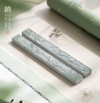 Wenxin Tang Guanshan Accumulated Snow Solid Brass Paperweight Creative Calligraphy Brush Rest and Holder for Traditional Chinese Painting and Writing, Metal Desk Ornament, Scholar's Studio Elegant Item