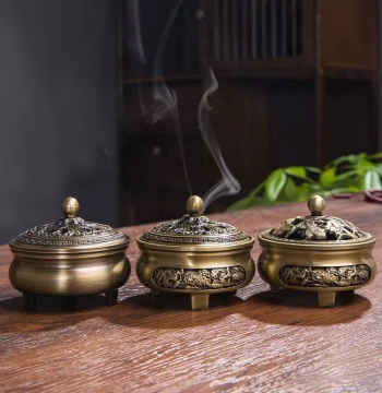 Alloy Incense Burner for Home Indoor Use, Agarwood and Sandalwood Aromatherapy Stove, Tea Ceremony Ornament, Three-Legged Aromatherapy Burner