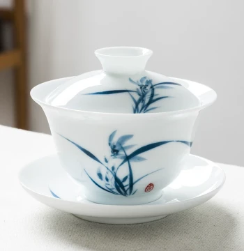 Hand-Painted Blue-and-White Porcelain Gaiwan Teacup – Large White Ceramic Kung Fu Tea Bowl for Brewing and Serving in Traditional Chinese Style