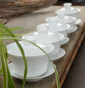 Dehua White Porcelain Gaiwan Teacup Kung Fu Tea Set Single Piece Home Use Pure White Ceramic Brewing Bowl with Custom Logo