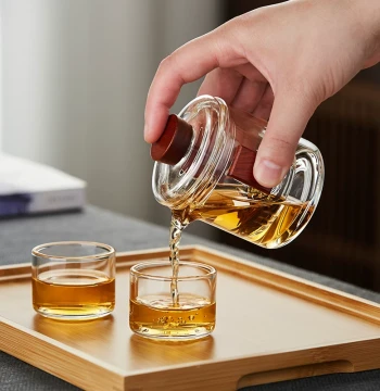 Glass Kung Fu Tea Set: Quick Cup with One Teapot and Two Cups, New Portable Personal Home Hand-Held Small Teapot