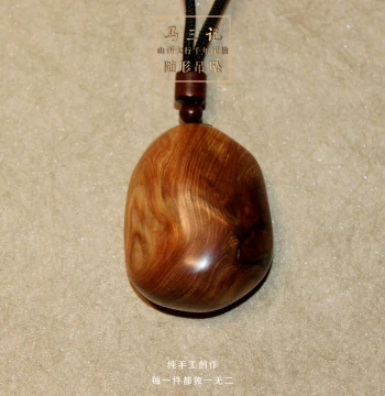 [Ma San Ji] Shanxi Taihang Millennium Thuja Sutchuenensis Irregular Pendant: Unique Creative Accessory (One Item Per Photo)