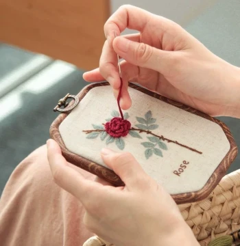 Fangyangban French Embroidery DIY Handmade Round Fan Material Kit, Flower Picking Self-Embroidery for Beginners to Pass Time