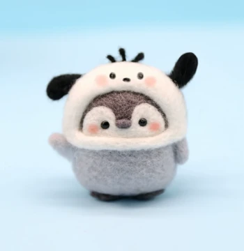 Wool Felt Needle Felting DIY Material Kit: Creative Penguin Doll Keychain for Couples' Gifts (Tools Included)