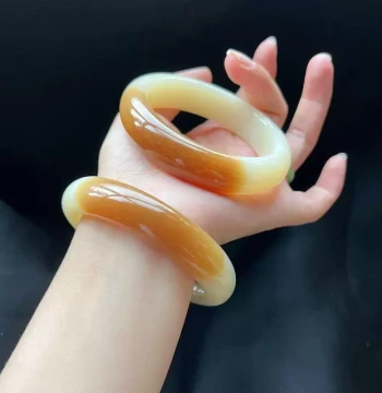 Natural Xinjiang Qiemo Material Hetian White Jade Sugar Material Clever Color Seed Material Mutton Fat Jade Sugar-White Bracelet