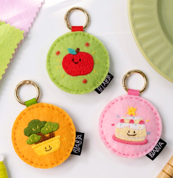 Embroidery DIY Handcraft Kit: Self-Stitch Peace Amulets for Couples and Best Friends - Sachet Keychain Pendants as Gifts