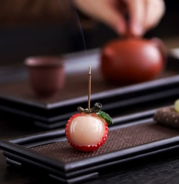 Lychee-Scented Incense Holder Ornament for Home Indoor Use, Bedroom Agarwood Base, Sandalwood Aromatherapy Burner, Tea Pet Decor, Tea Ceremony Accessory