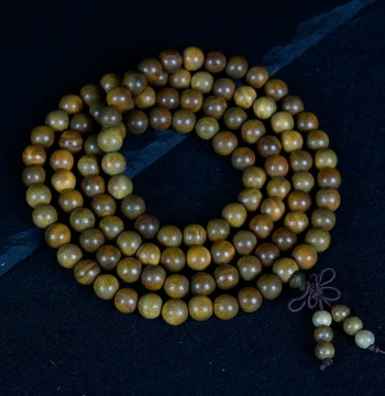 Green Sandalwood Buddhist Bead Bracelet 108 Beads Prayer Beads Agarwood Handheld Wooden Collectible for Couples Simple Fashion Jewelry