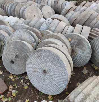 Old Stone Millstone Fan for House Guarding, Vintage Bluestone Millstone, Stepping Stones for Parks and Villas