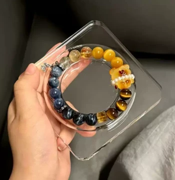 Transparent Acrylic Display Stand for Bracelets and Beads, Elegant Design for Jewelry Photography