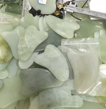 Minor Flaws/Micro-Cracks Xiuyan Jade Board, Does Not Affect Usage, Specialized for Beginners, Xiuyan Jade Facial Massage Board for Lifting and Firming