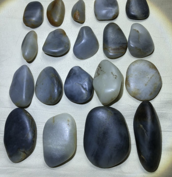 Xinjiang Yulong Kashi River Seed Material Raw Stone, Genuine Skin and Original Seed, No Reshaping or Secondary Treatment, Blue-and-White Jade Seed for Carving