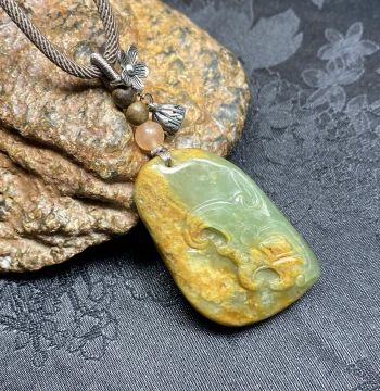 River Polished Jade Yellow-Green Flesh Antique Beast Plaque Pendant Men and Women Style Hanging Ornament